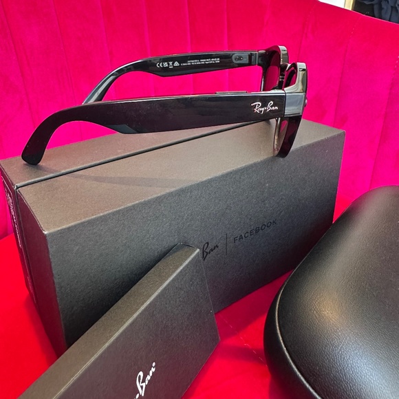 Ray-Ban Stories Round Smart Glasses – Shiny Black RW4003 - Picture 6 of 12